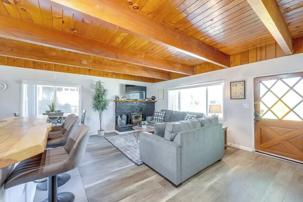 2 Mi to Trails: Modern Mountain Condo in Big Bear