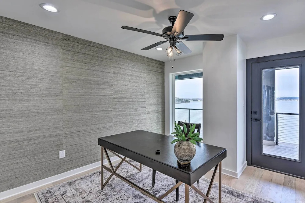 Luxury Lake Granbury Cliffside Home w/ Deck