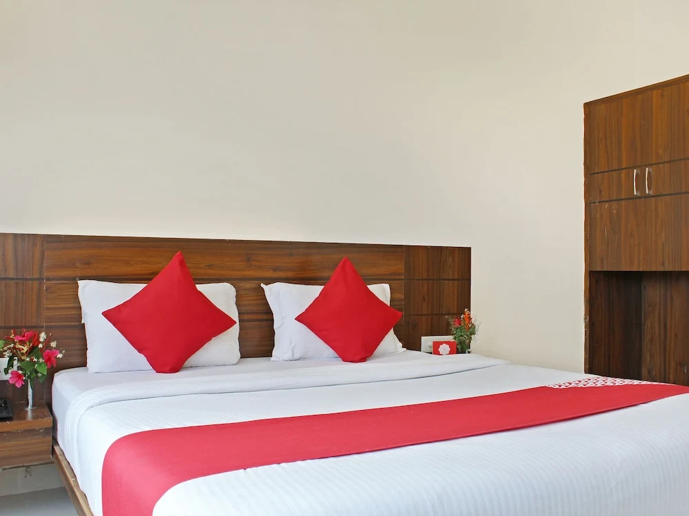 OYO 22692 Flagship Strand Resort
