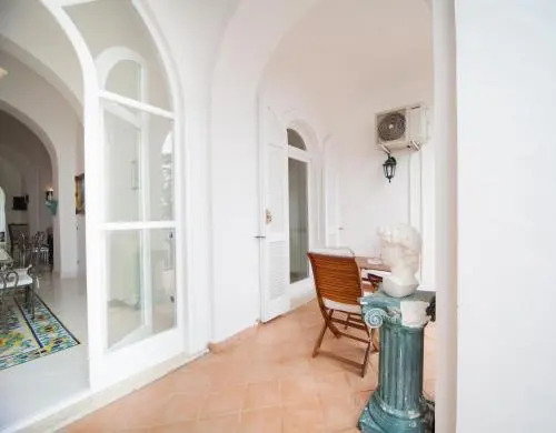 Villacore Capri