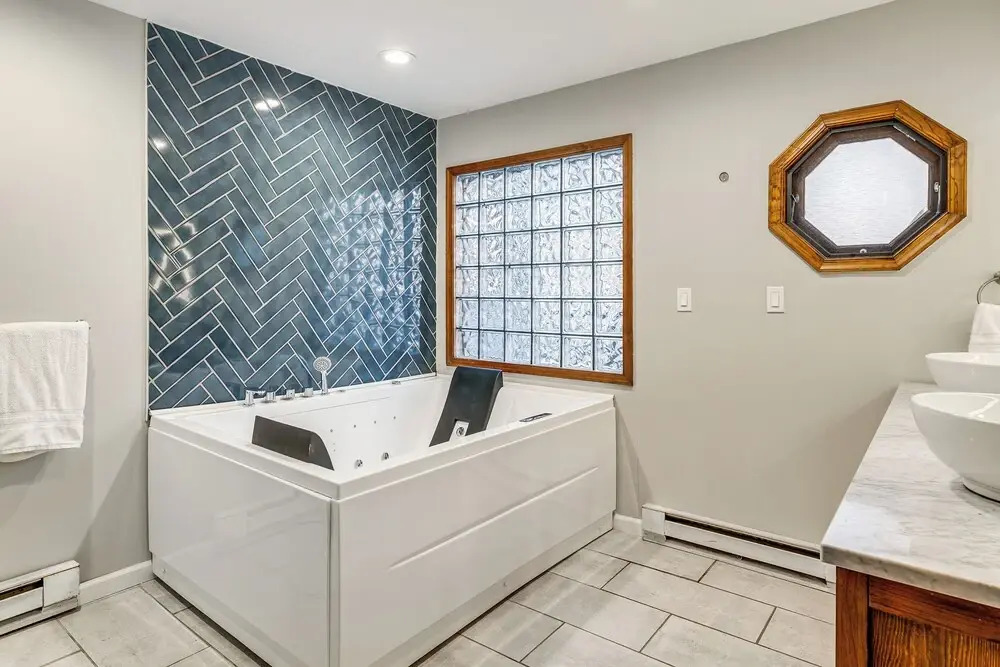 Hot Tub + Game Room: Spacious Poconos Escape!