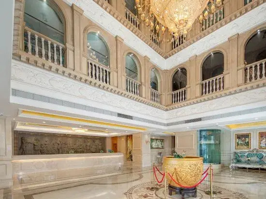 Vienna Hotel (Kunming Dianchi Dounan Flower Market Jingui Street Subway Station)