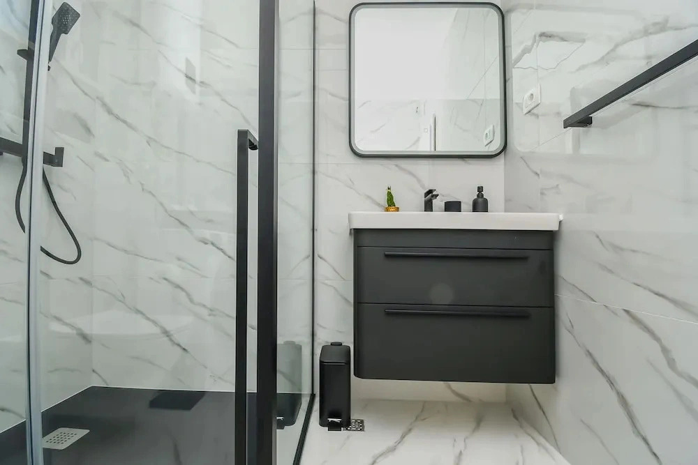 Apartment Silver Shine
