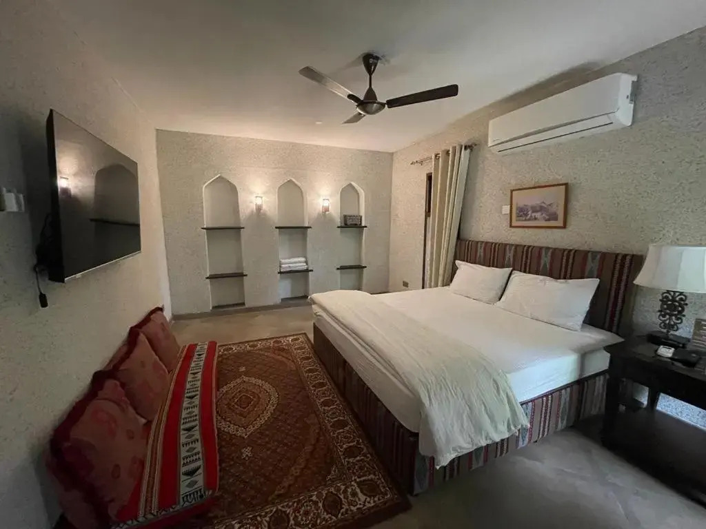 Date Palm Inn