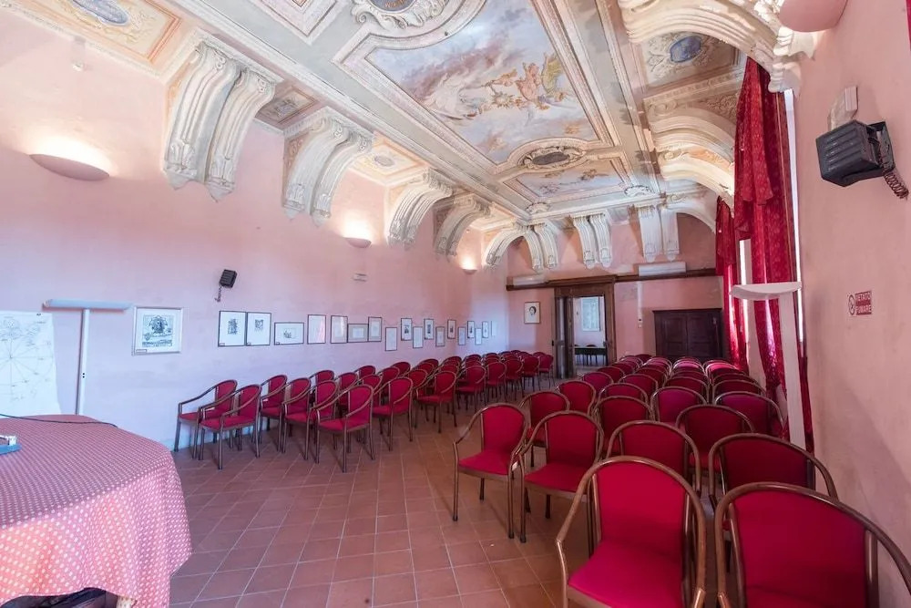 Casa REGINA MONTIS REGALIS