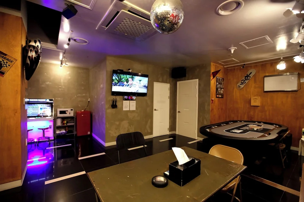 Show Hotel