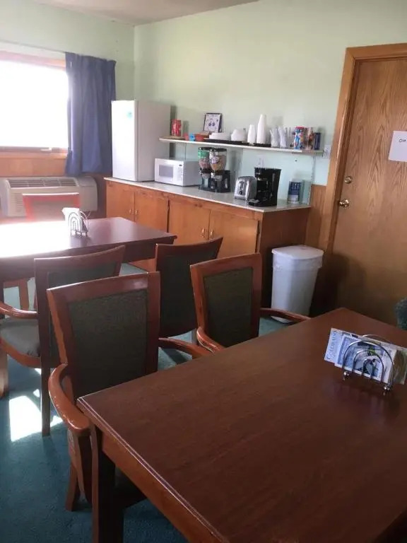 Budget Host Moon Mist Motel