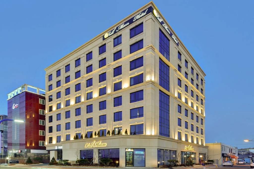Full Moon Hotel
