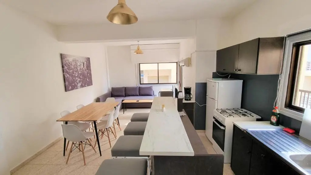 Cozy Beach Apt / 100 MBit+ Netflix / Near Airport
