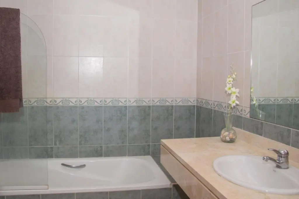 La Duquesa, greatly located 1 bedroom apartment in desirable urbanization, backing to Golf course near the beach LA312