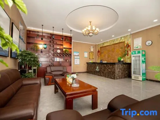 Xinzheng Black Panther Business Hotel (Golden Avenue Black Panther Logistics Park)