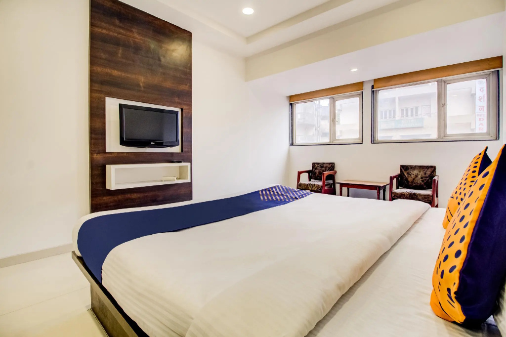 SPOT ON 63194 Hotel Raj Tourist