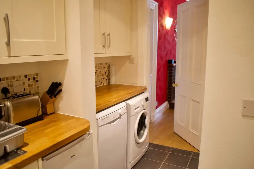 Bright 3 Bedroom Central Apartment