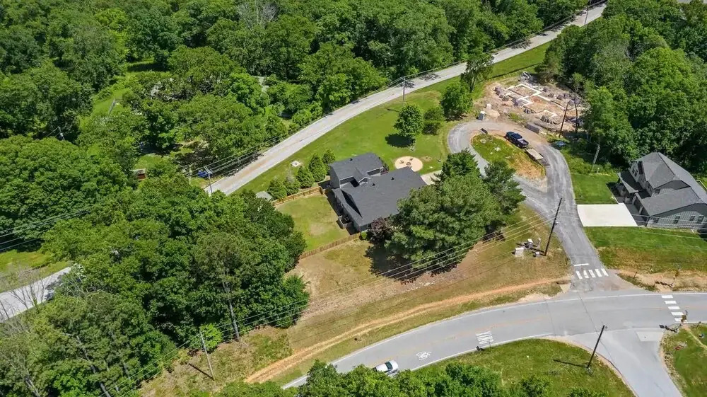 Tunnel Vision Trail Home -8 Min From Lake Windsor! 4 Bedroom Home by Redawning