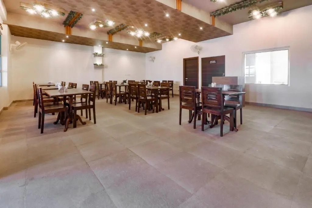 OYO 27894 Hotel Park Rue