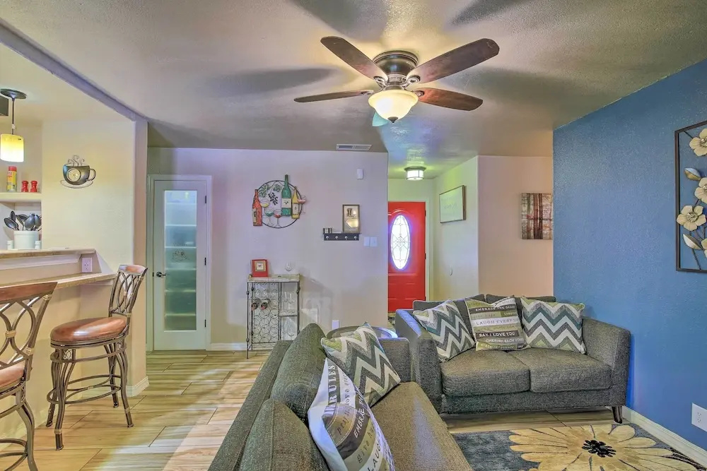 San Antonio Oasis w/ Hot Tub, Pool & Outdoor Bar!