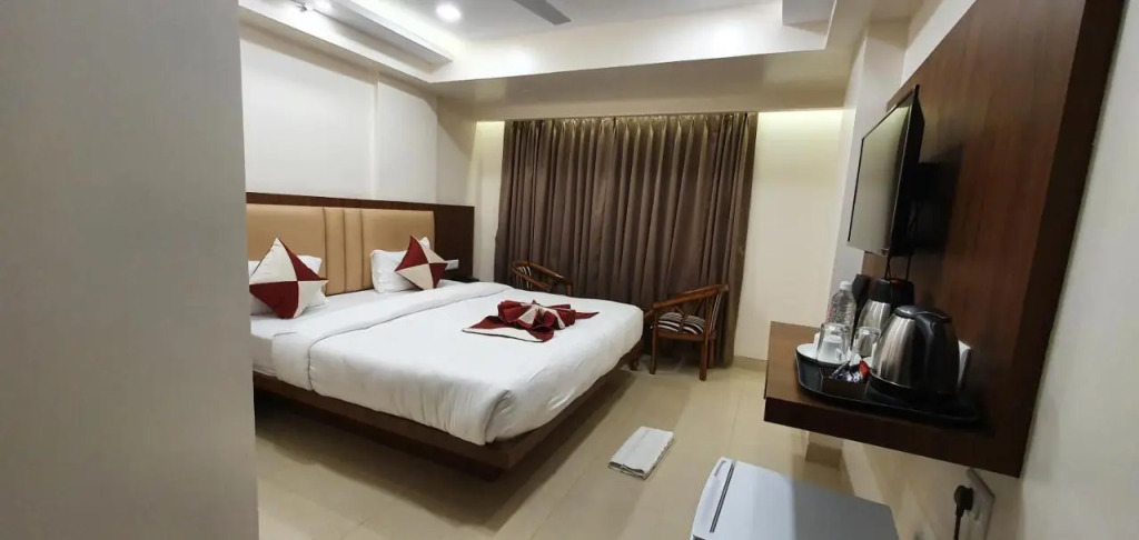 Hotel JMK I Luxury Stay I Near Kashi Vishwanath