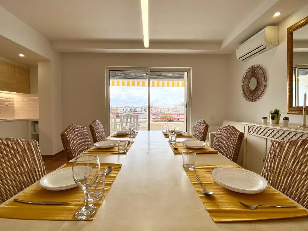 Home Out Luxury Marina Apartment - 2 Bedrooms Sea View