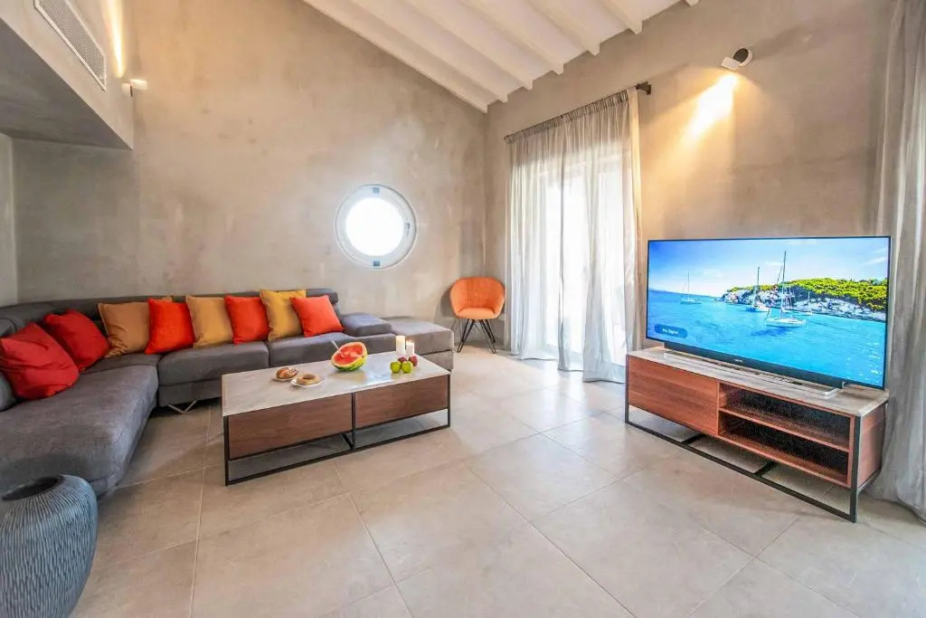 Protaras Art House Seviews