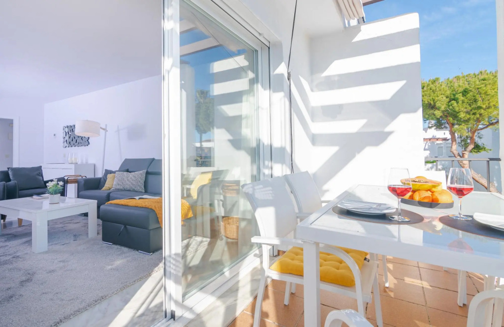 11226 - Modern beach side duplex penthouse.