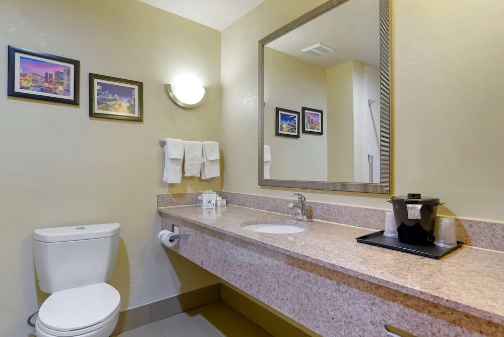 Comfort Suites