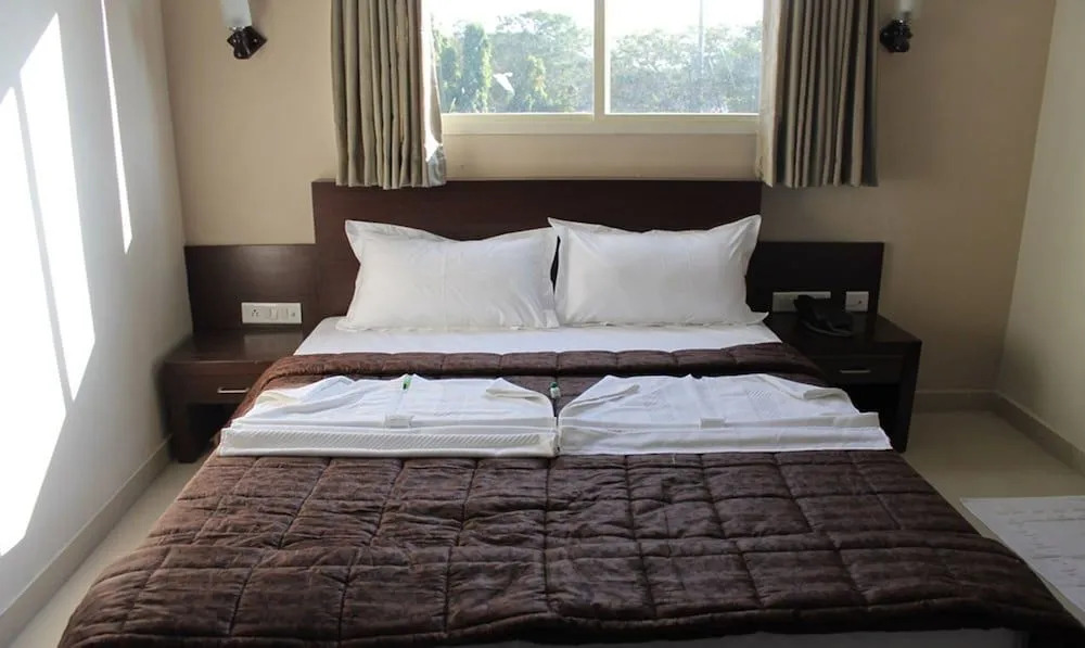 Itsy By Treebo - Greenwood Inn And Suites Near Mysore Palace