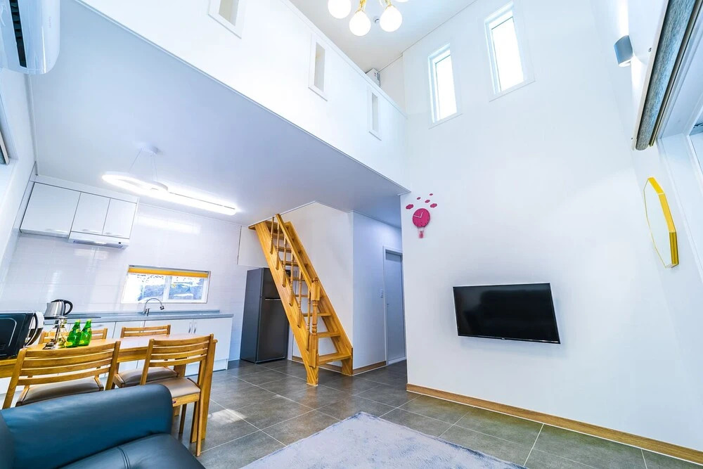 Hyovely House