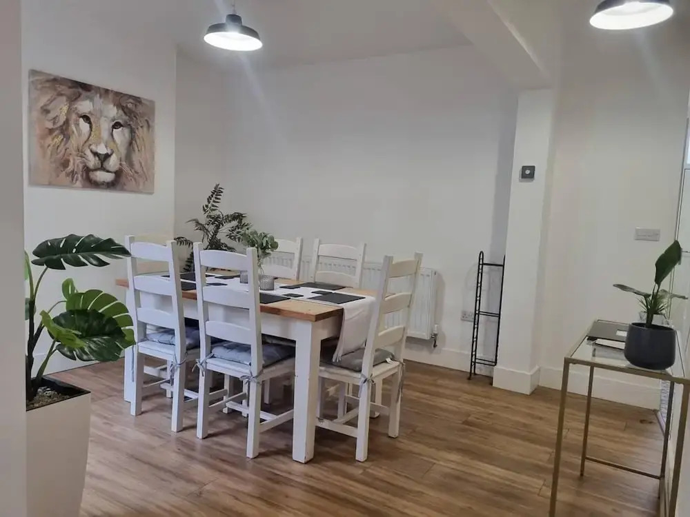 4 Bed Townhouse-sleeps 7-garden-pets-valley View