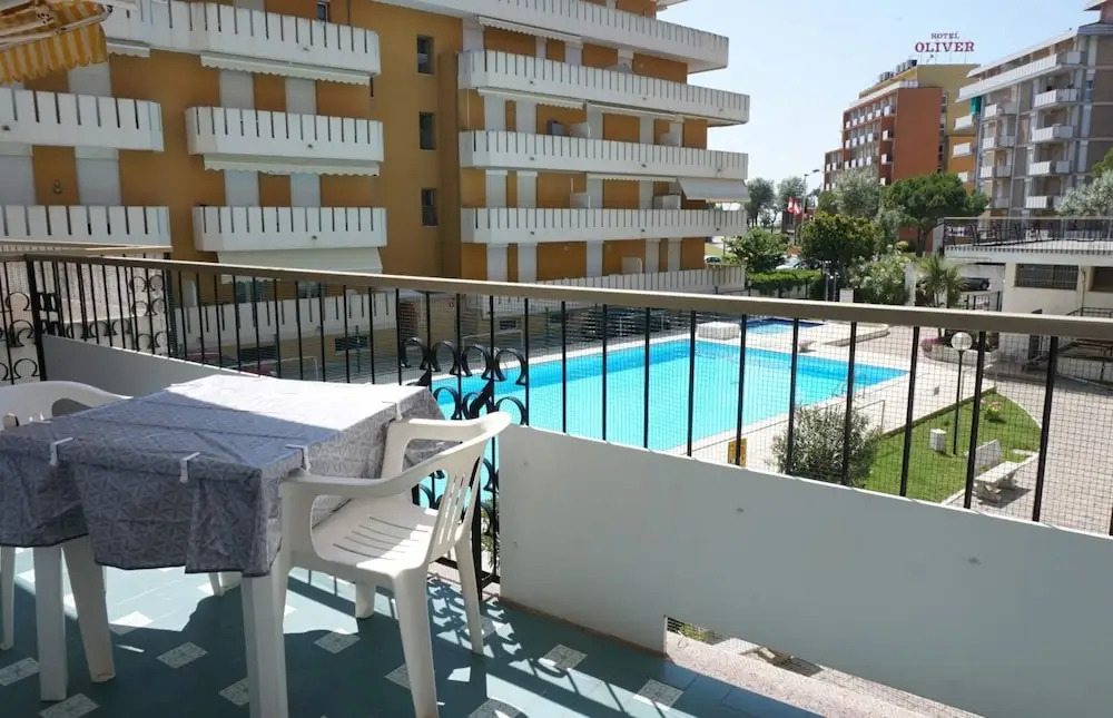 Beachside Flat With Shared Pool