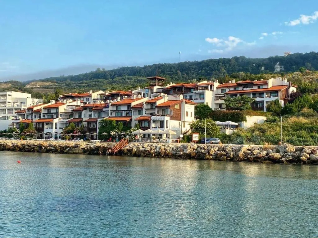White Coast Beach Apartments