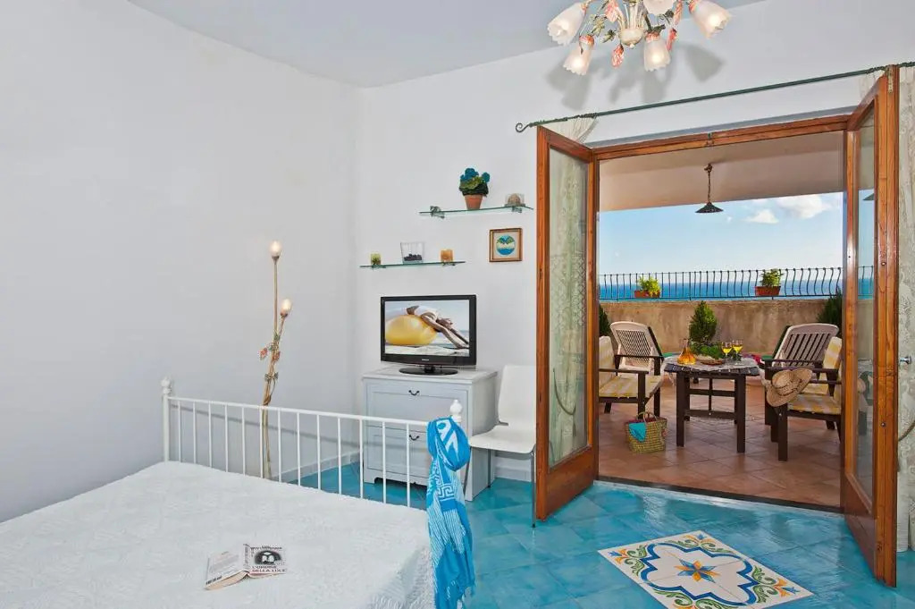 Loft at 200mt from the beach-park inside-sea view