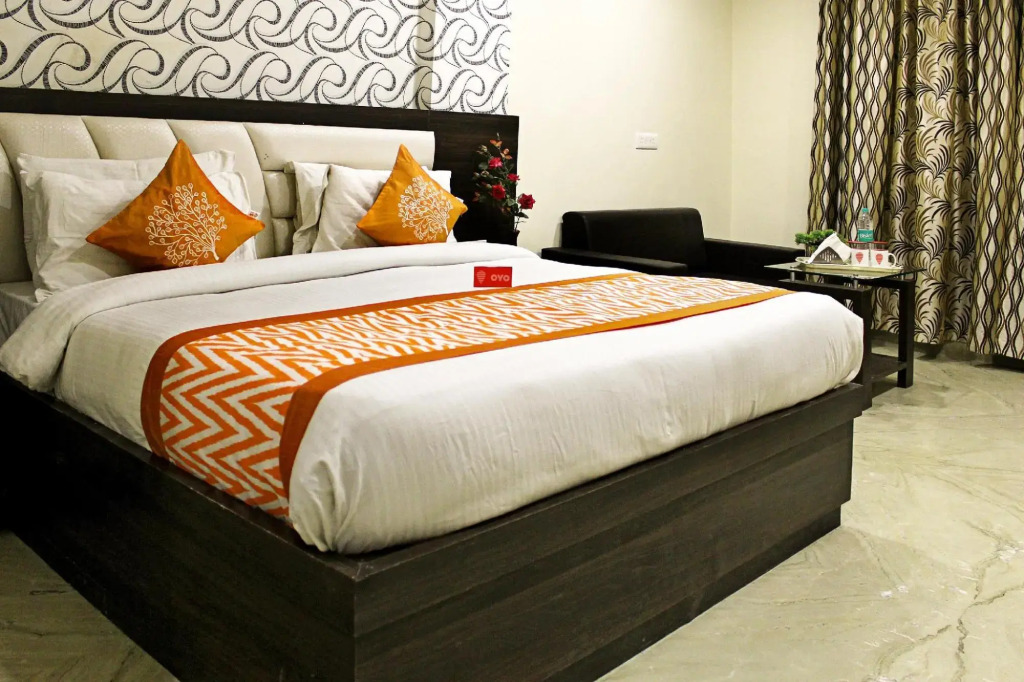 OYO 23595 Hotel Tajway Inn