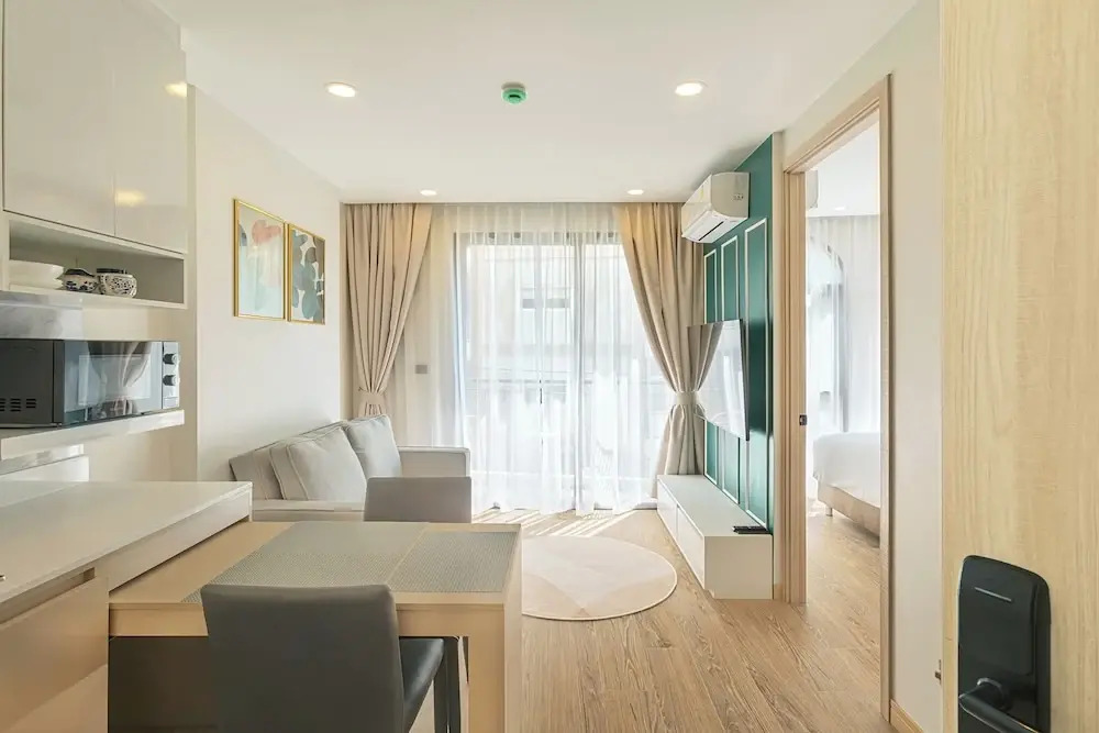 One bedroom Palmetto Condo Karon A512