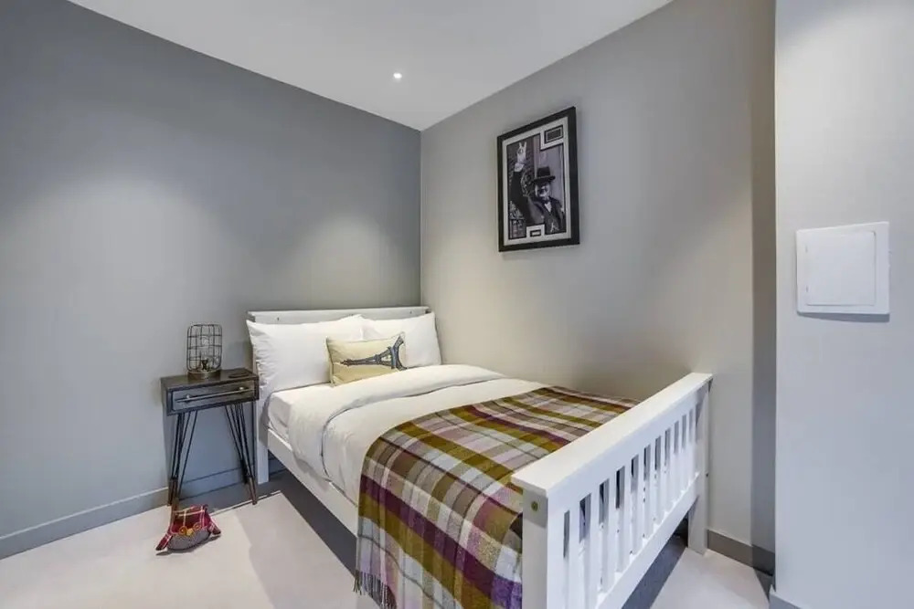 Modern 2bed W/balcony Sleeps 6 in Hackney