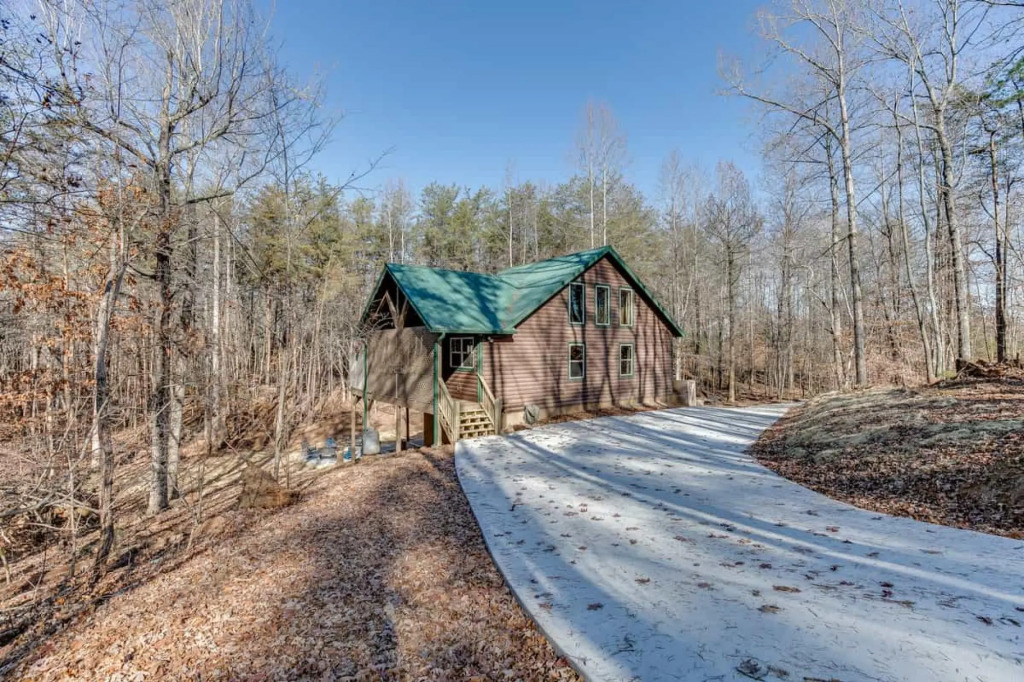 Escape in Cleveland with 2 bedrooms and 2 bathrooms