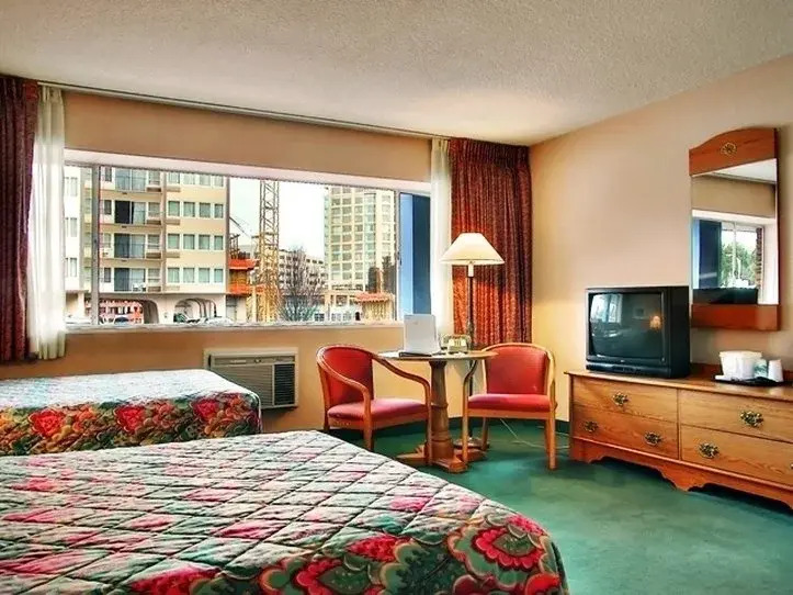 Eighth Avenue Inn