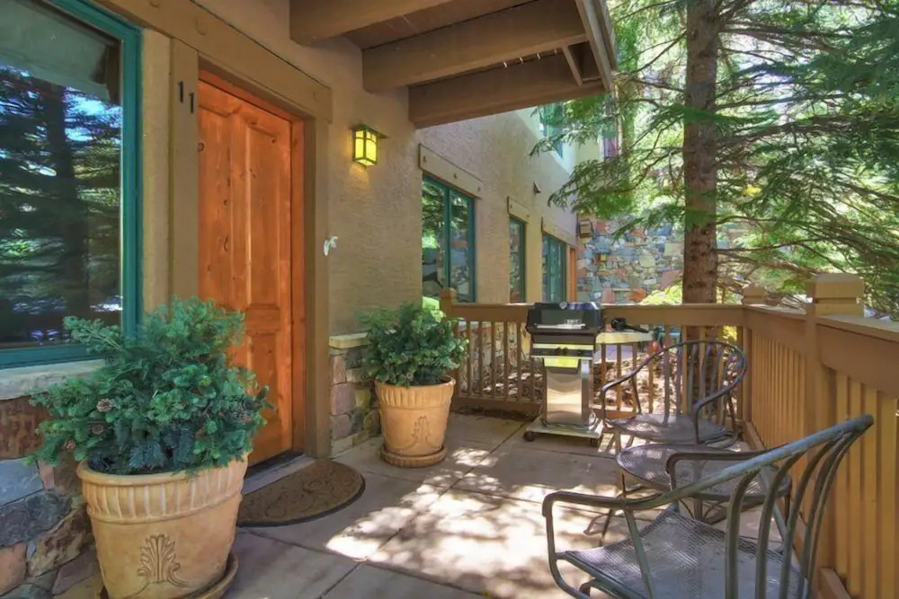 Cozy & Central Arrowhead Ge Townhome 2 Bedroom Condo by RedAwning