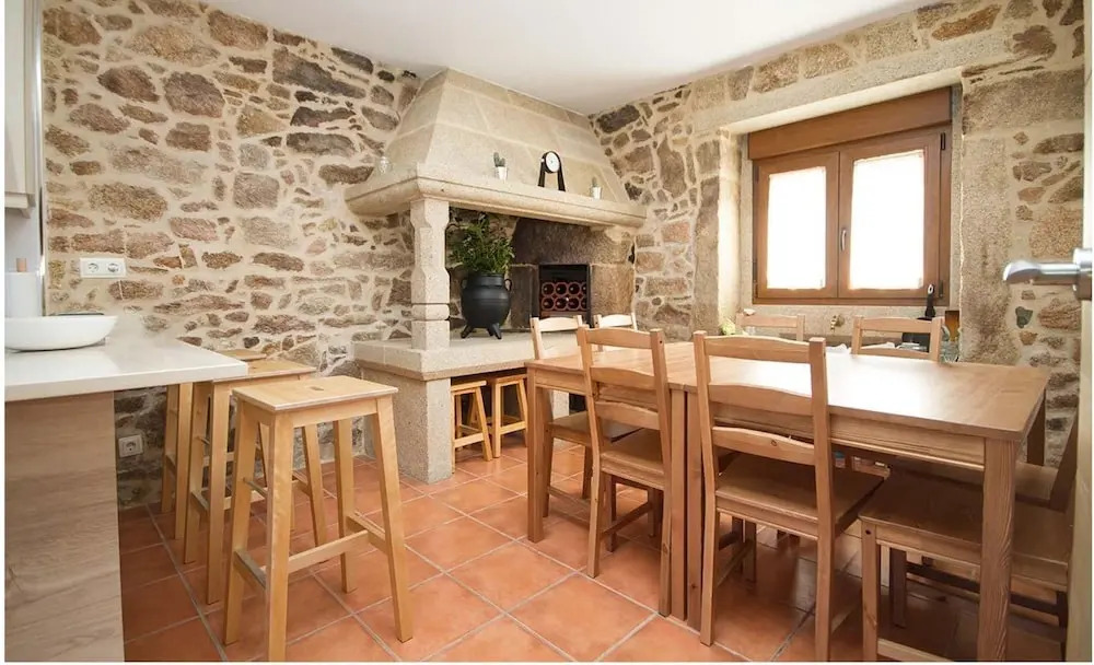 House - 4 Bedrooms with WiFi - 107751