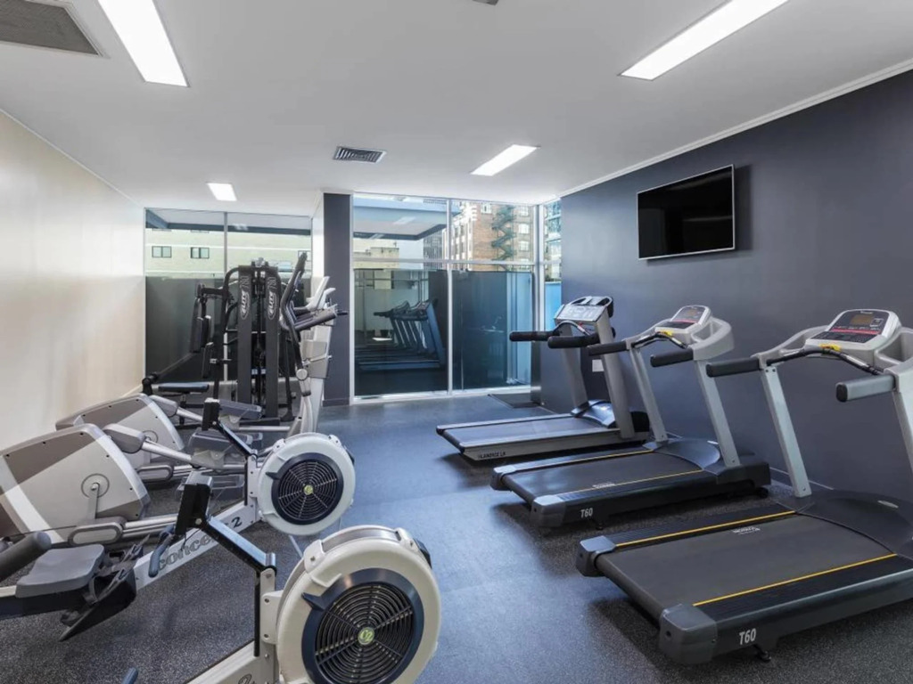 2BR EPIC VIEWS ★CBD★ 2 Cars ★Pool★Wine★Gym★Netflix