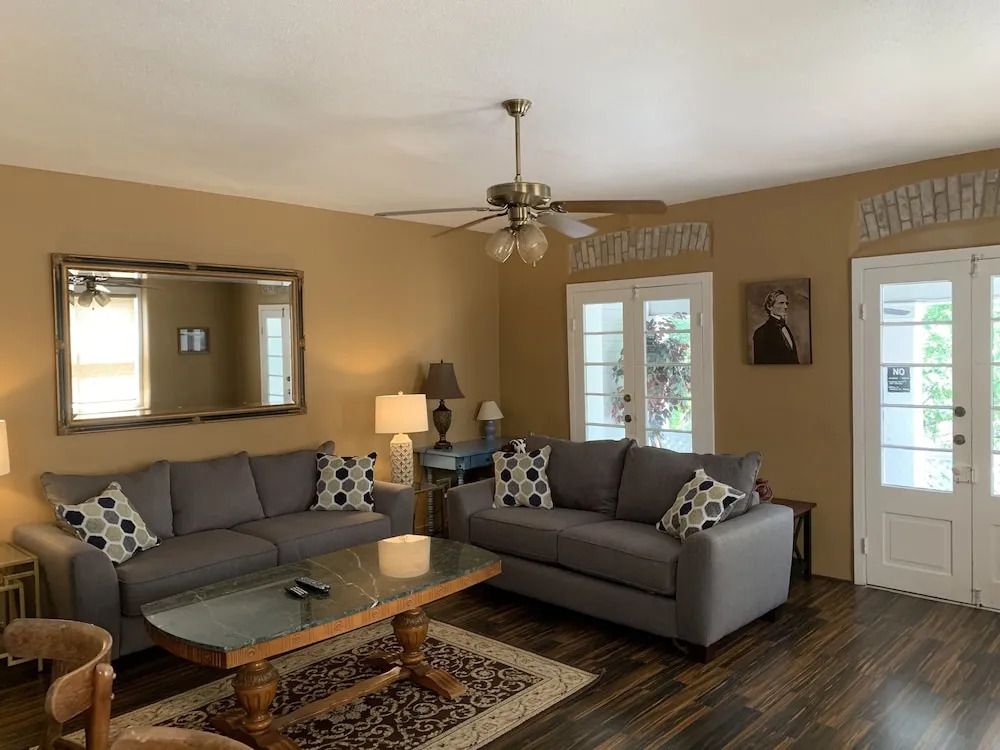 Schmitz Bed & Breakfast