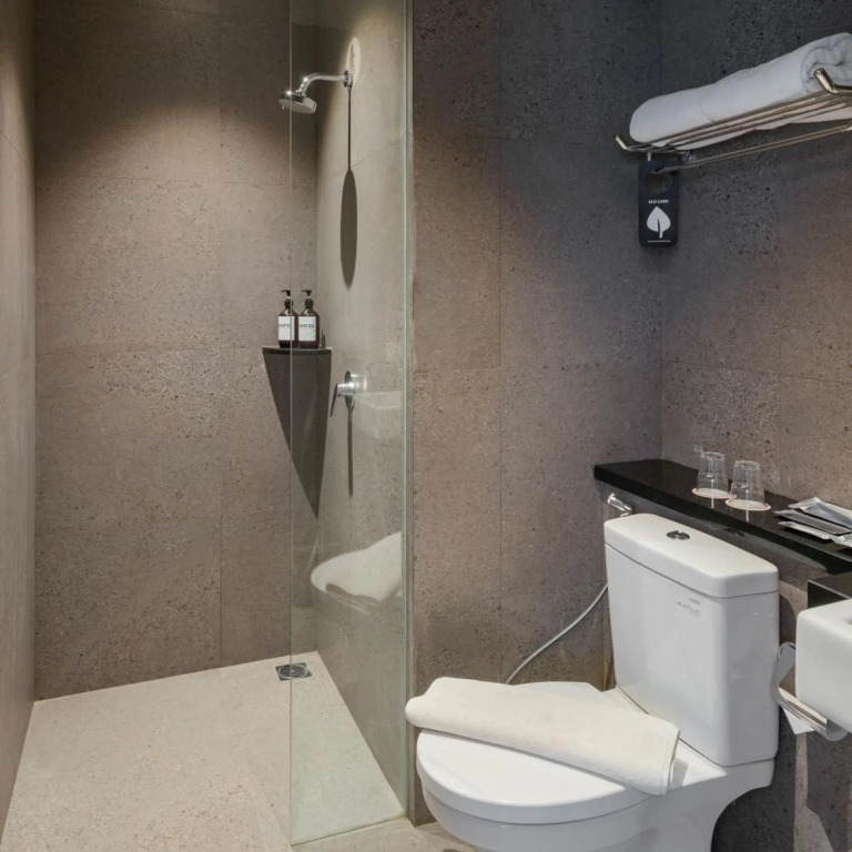 Luminor Hotel Airport Sidoarjo By WH , Best Choice and Strategic Location with a Rooftop area in Town
