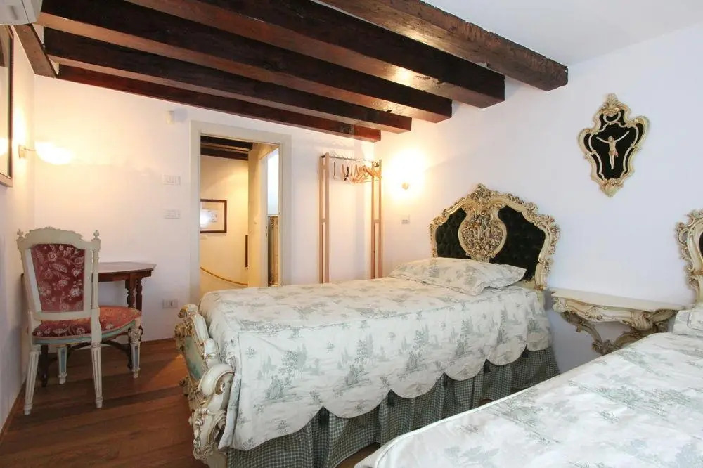 Faville - Rialto Apartments
