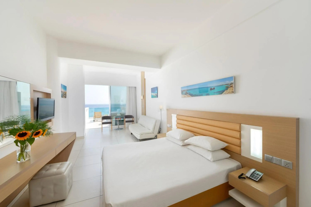 Vrissaki Beach Hotel