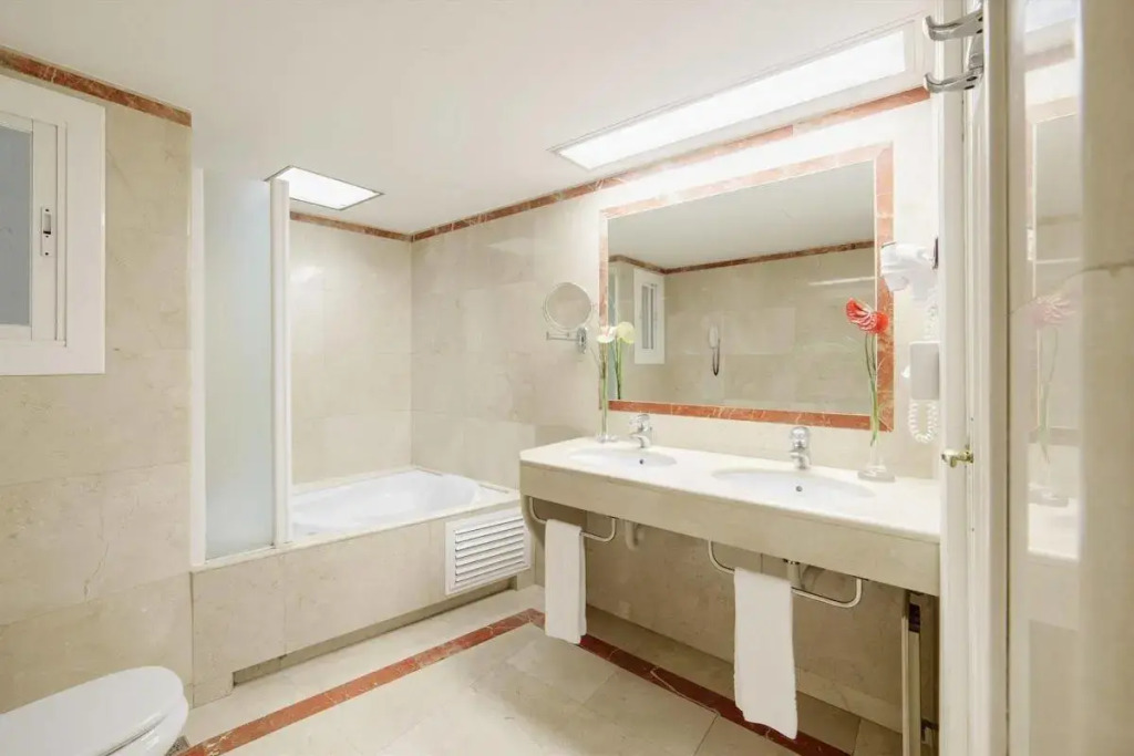 Lamaro Hotel Barcelona - Preferred Hotels & Resorts - Lifestyle Collection