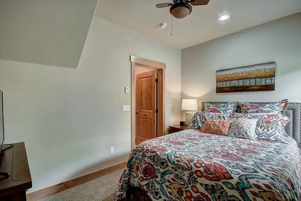 Maggie Point 3 Bedroom Townhouse by RedAwning