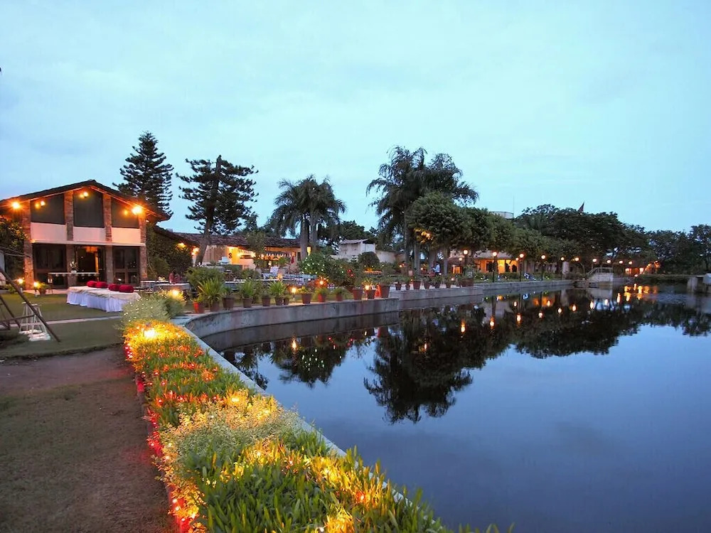 Shikarbadi Hotel