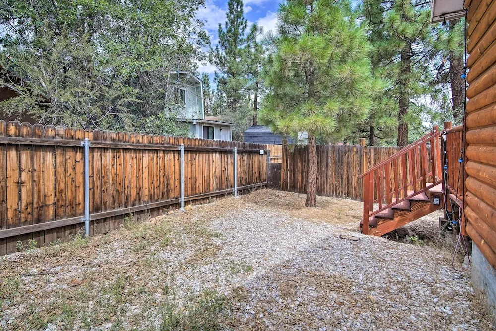 8 Mi to Big Bear Lake & Village: Sugarloaf Cabin