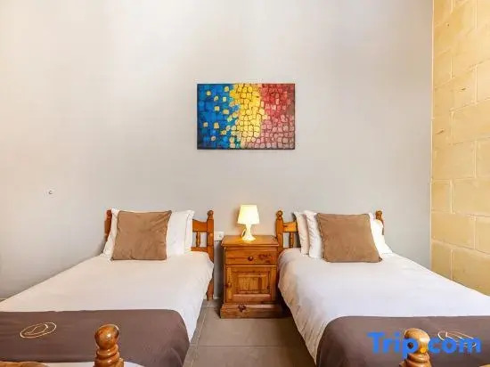 Nadurija - 4 bedrooms (sleeps 8+2 kids) Nadur village