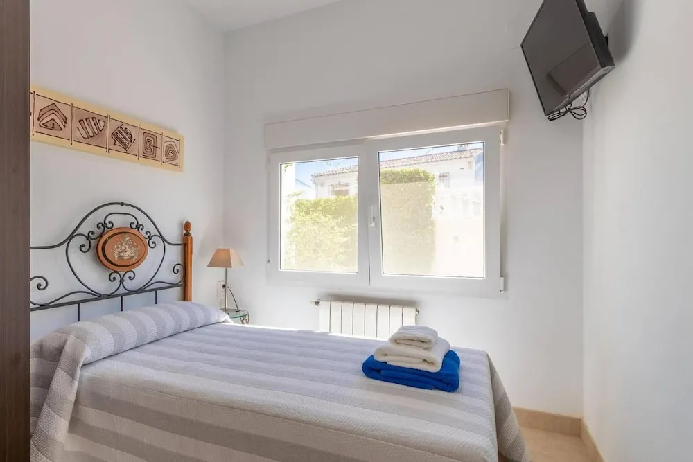 Private Pool, Garden, Barbecue and Beach Nearby