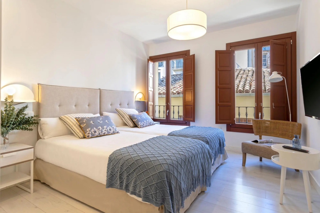 Pretty Two-bedroom Apartment Near the Cathedral Zacatin 203